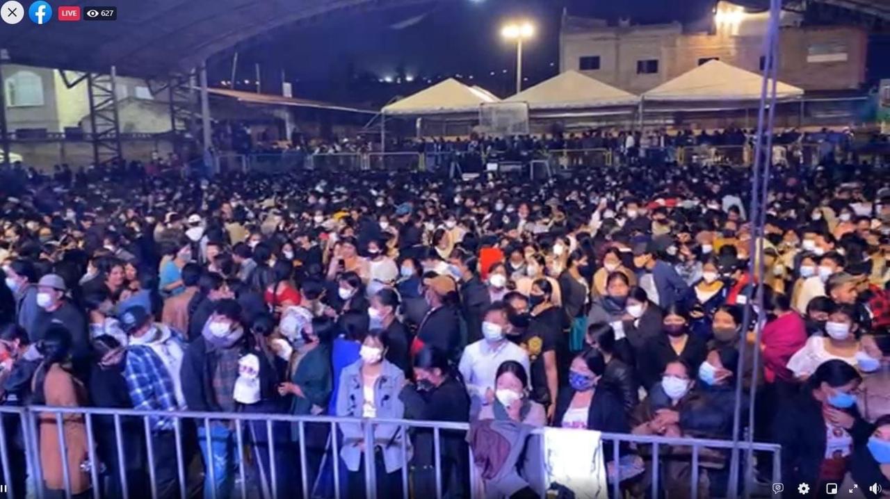Evento ilegal con más de 3.000 personas en Peguche